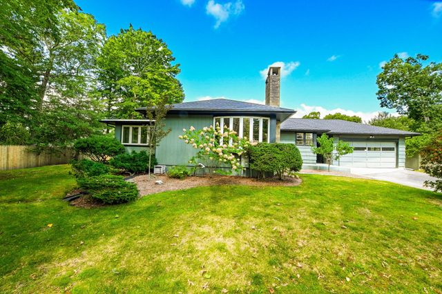15 Harding St, New Bedford, MA 02740