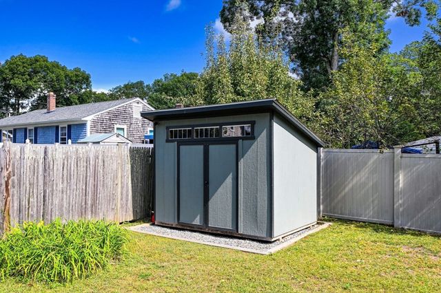 15 Harding St, New Bedford, MA 02740
