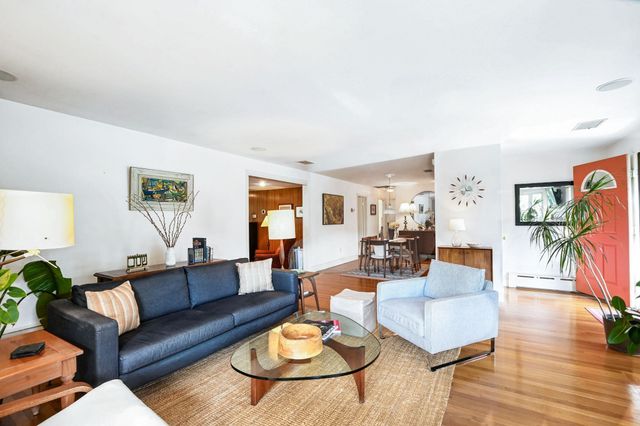 15 Harding St, New Bedford, MA 02740
