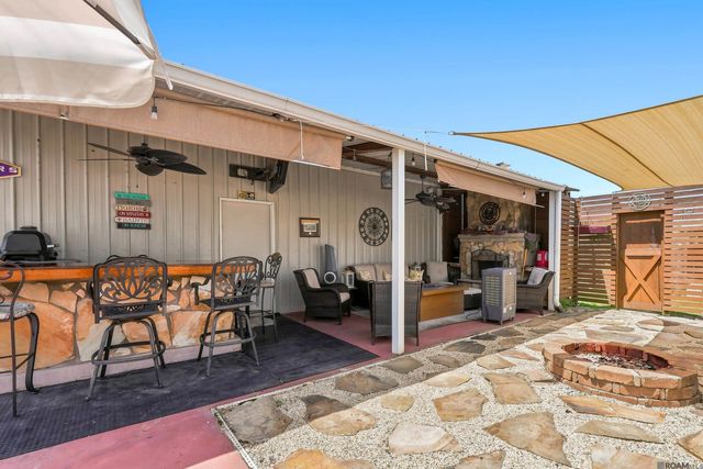 12031 Coueron Dr, St Amant, LA 70774