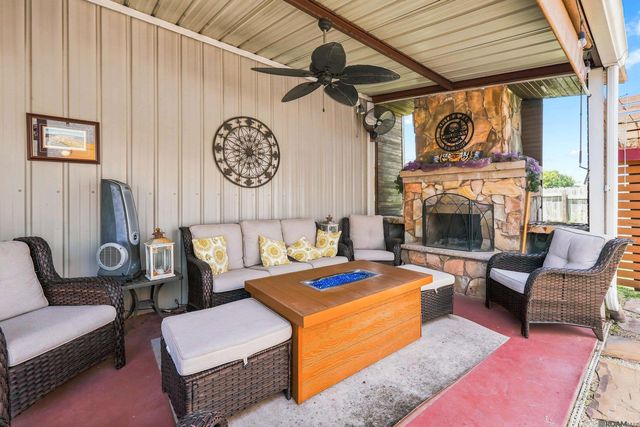 12031 Coueron Dr, St Amant, LA 70774