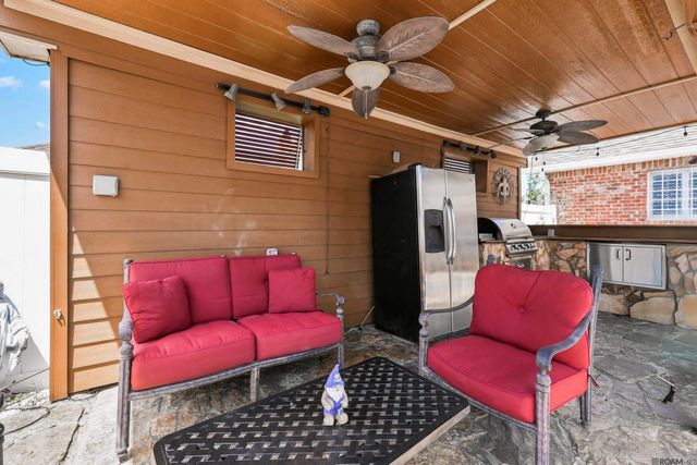 12031 Coueron Dr, St Amant, LA 70774