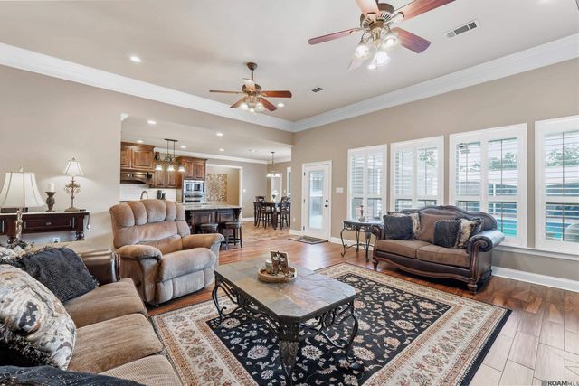 12031 Coueron Dr, St Amant, LA 70774