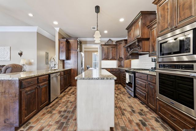 12031 Coueron Dr, St Amant, LA 70774