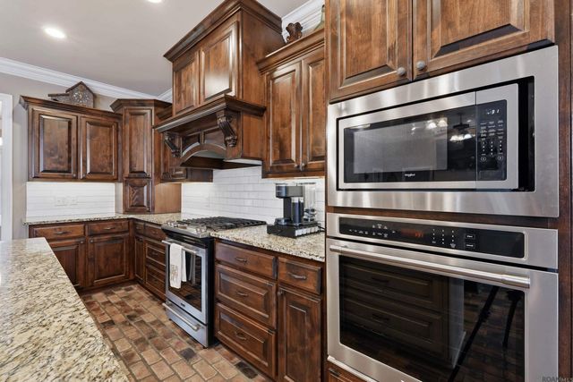 12031 Coueron Dr, St Amant, LA 70774