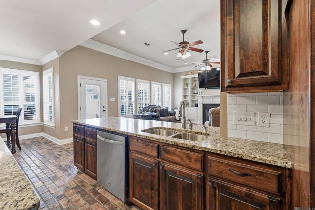 12031 Coueron Dr, St Amant, LA 70774