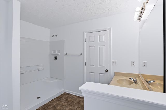 4818 Ladywood Bluff, Indianapolis, IN 46226