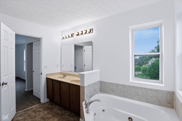 4818 Ladywood Bluff, Indianapolis, IN 46226