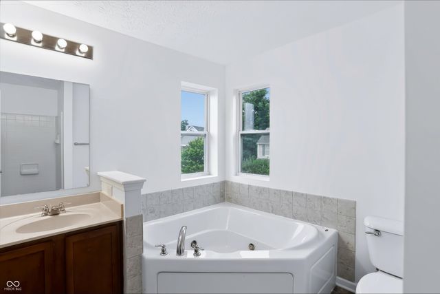 4818 Ladywood Bluff, Indianapolis, IN 46226