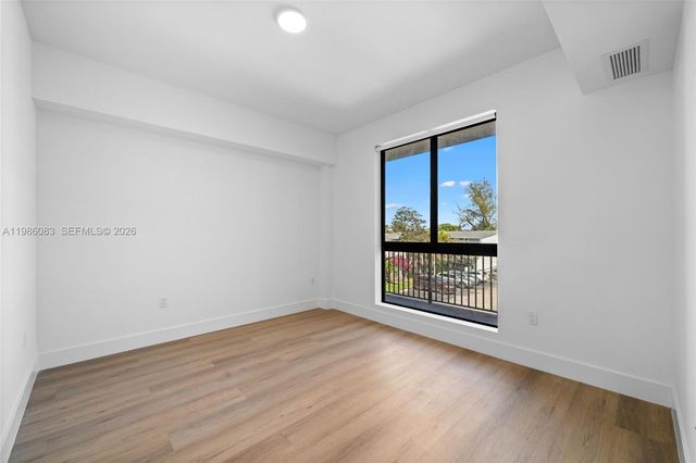 2479 NE 192nd St 208, Miami, FL 33180