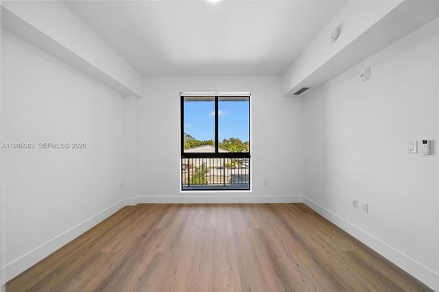 2479 NE 192nd St 208, Miami, FL 33180