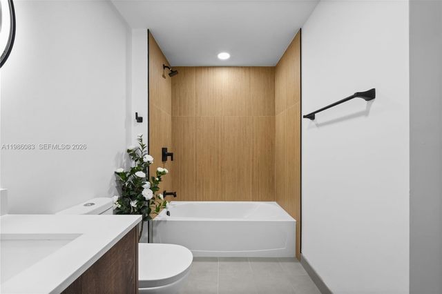 2479 NE 192nd St 208, Miami, FL 33180