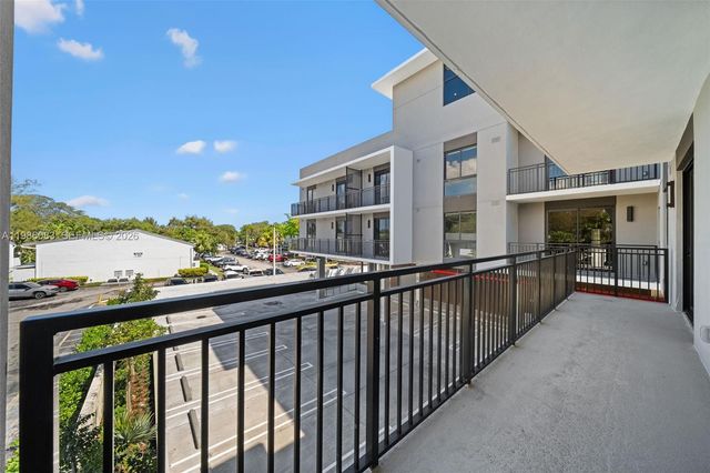 2479 NE 192nd St 208, Miami, FL 33180