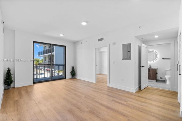 2479 NE 192nd St 208, Miami, FL 33180