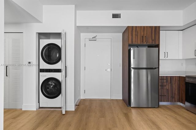 2479 NE 192nd St 208, Miami, FL 33180