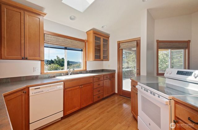 2441 Hillis Drive, Langley, WA 98260