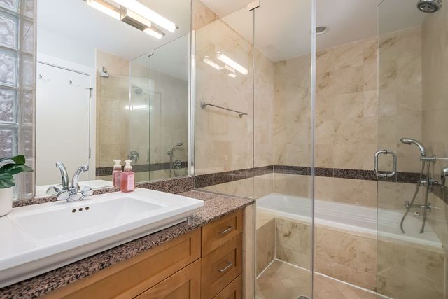 1123 W Chestnut Street 2E, Chicago, IL 60642