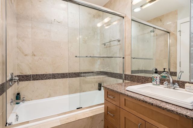 1123 W Chestnut Street 2E, Chicago, IL 60642