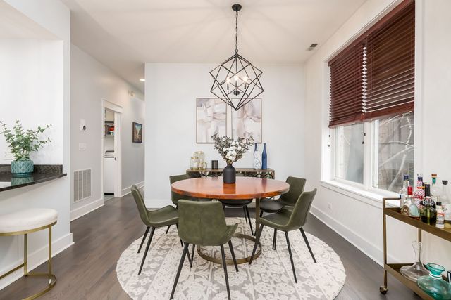 1123 W Chestnut Street 2E, Chicago, IL 60642