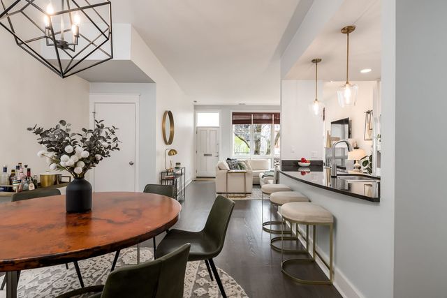 1123 W Chestnut Street 2E, Chicago, IL 60642