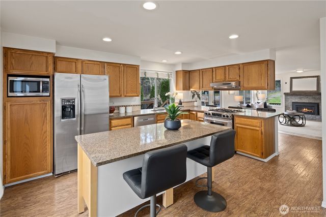 24908 Lake Wilderness Country Club Drive SE, Maple Valley, WA 98038