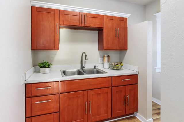 420 5th St, Richmond, CA 94801