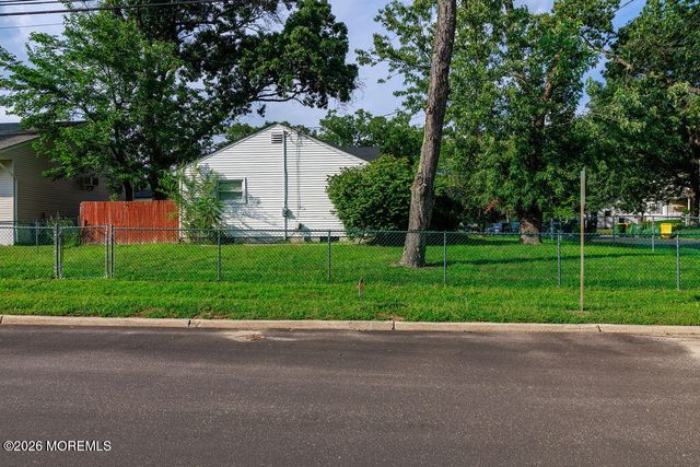 614 Caranetta Drive, Lakewood, NJ 08701