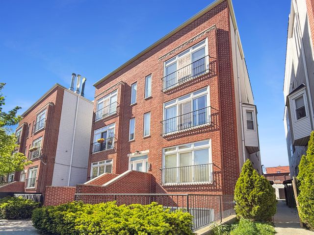 1726 W Diversey Parkway 2E, Chicago, IL 60614