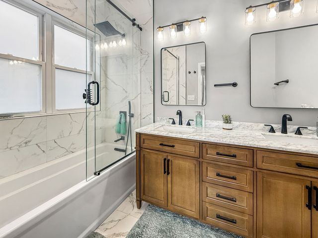 1726 W Diversey Parkway 2E, Chicago, IL 60614