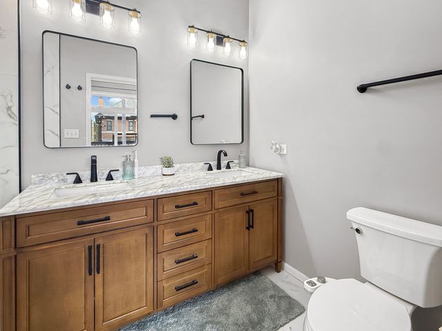 1726 W Diversey Parkway 2E, Chicago, IL 60614