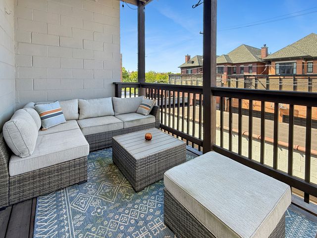 1726 W Diversey Parkway 2E, Chicago, IL 60614