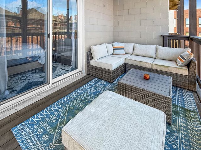 1726 W Diversey Parkway 2E, Chicago, IL 60614