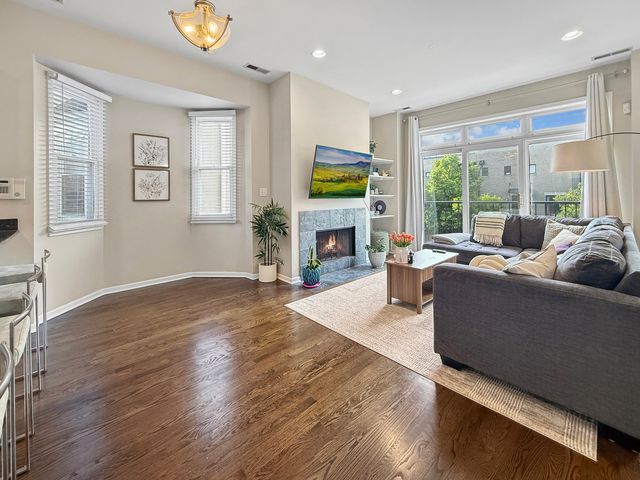 1726 W Diversey Parkway 2E, Chicago, IL 60614