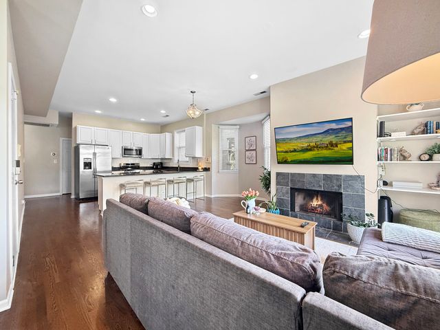 1726 W Diversey Parkway 2E, Chicago, IL 60614