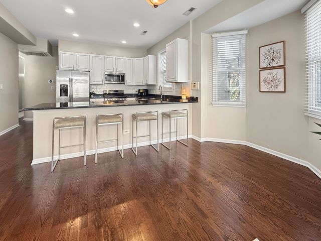 1726 W Diversey Parkway 2E, Chicago, IL 60614