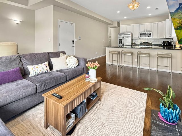 1726 W Diversey Parkway 2E, Chicago, IL 60614