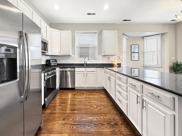 1726 W Diversey Parkway 2E, Chicago, IL 60614