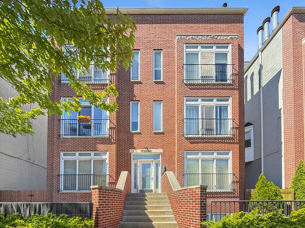 1726 W Diversey Parkway 2E, Chicago, IL 60614