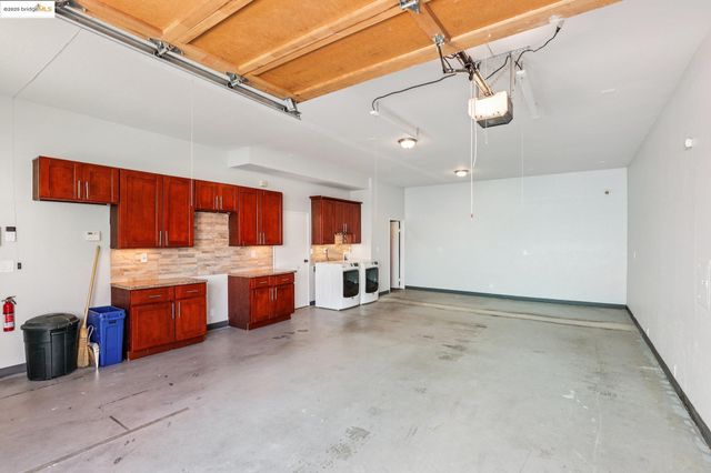 1004 9Th Ave, Oakland, CA 94606