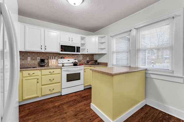 1890 N Douglas Avenue, Springfield, MO 65803