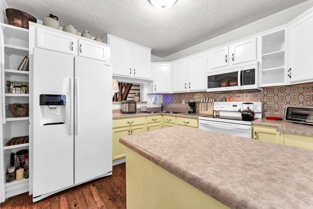 1890 N Douglas Avenue, Springfield, MO 65803