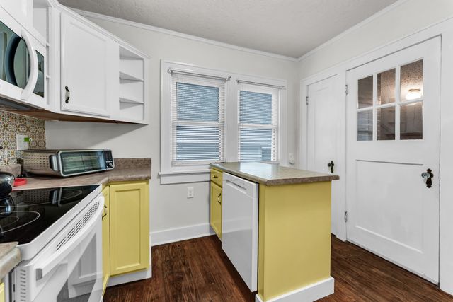 1890 N Douglas Avenue, Springfield, MO 65803