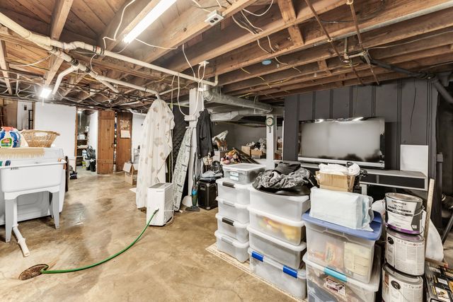 1890 N Douglas Avenue, Springfield, MO 65803