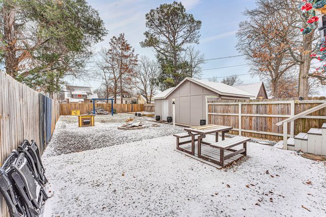 1890 N Douglas Avenue, Springfield, MO 65803