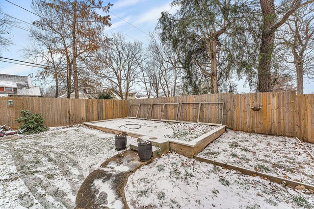 1890 N Douglas Avenue, Springfield, MO 65803