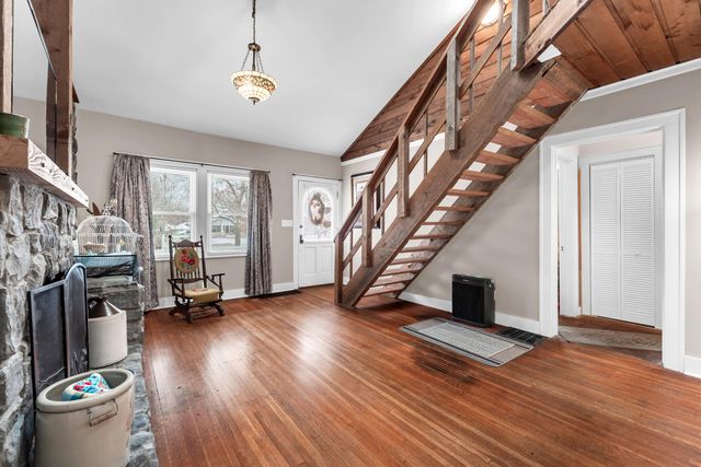 1890 N Douglas Avenue, Springfield, MO 65803