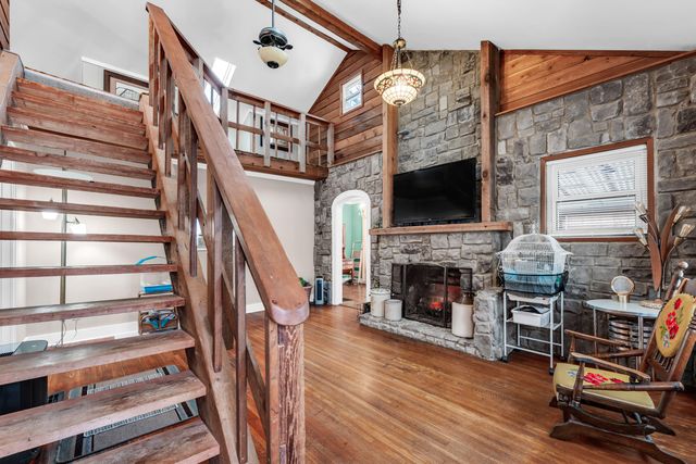 1890 N Douglas Avenue, Springfield, MO 65803