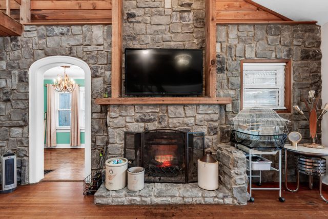 1890 N Douglas Avenue, Springfield, MO 65803