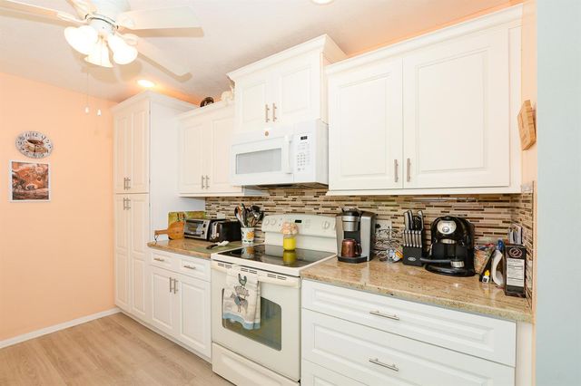 18 Lake Vista Trail 107, Port St. Lucie, FL 34952