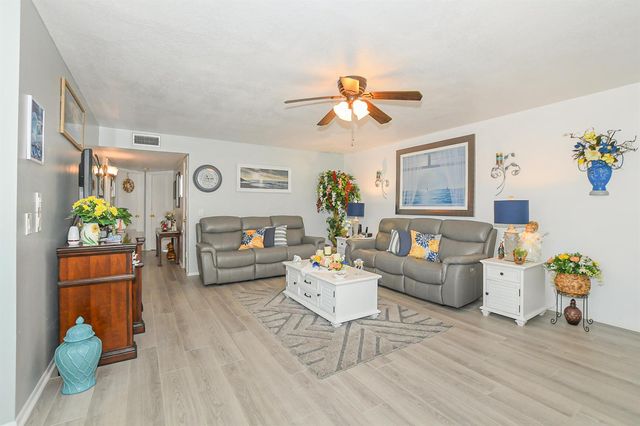 18 Lake Vista Trail 107, Port St. Lucie, FL 34952